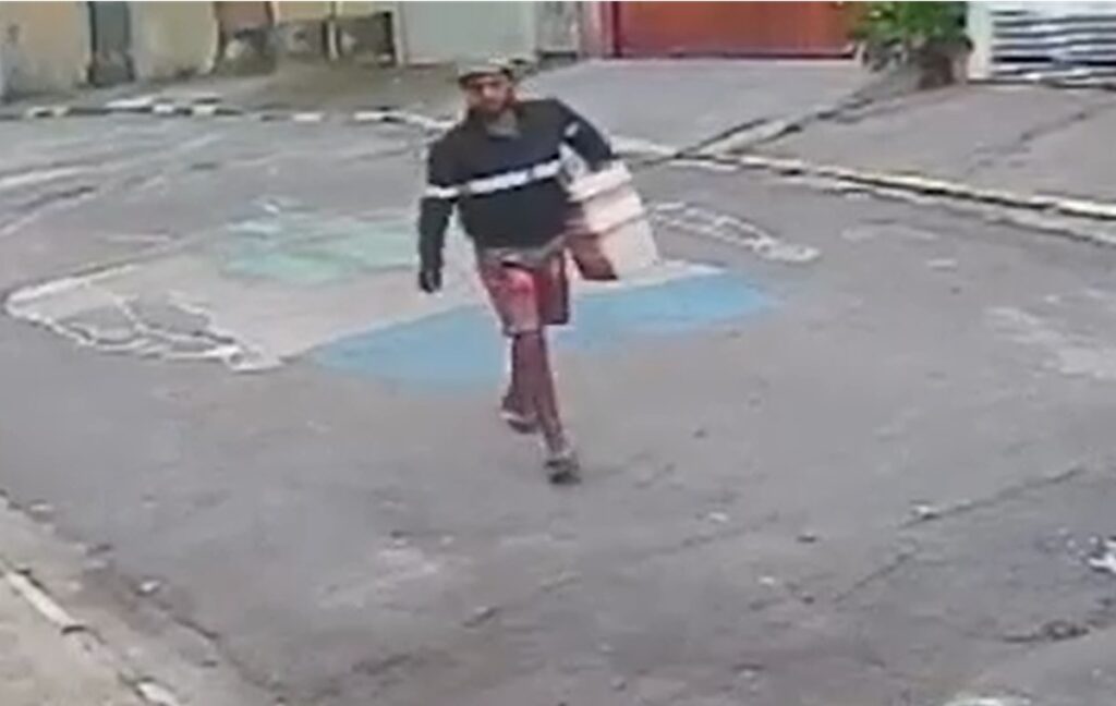 Encontrado sob entulho: o que se sabe sobre idoso morto em casa. Imagem: Reprodução