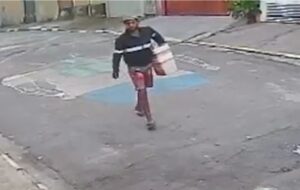 Encontrado sob entulho: o que se sabe sobre idoso morto em casa. Imagem: Reprodução