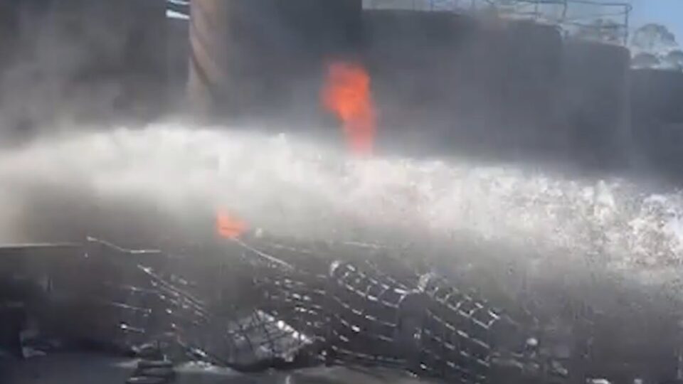 Incêndio em fábrica de solvente: entenda a demora de 33h. Imagem: Reprodução
