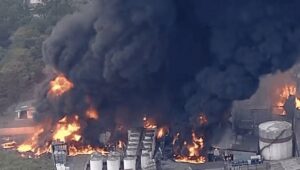 Incêndio em fábrica: incerteza sobre volta dos moradores. Imagem: Reprodução
