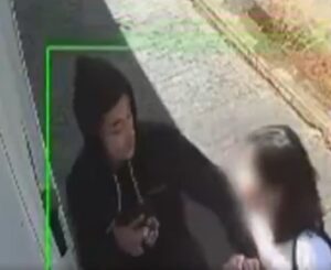 Morumbi: polícia procura homem que roubou celular de mulher. Imagem: Reprodução