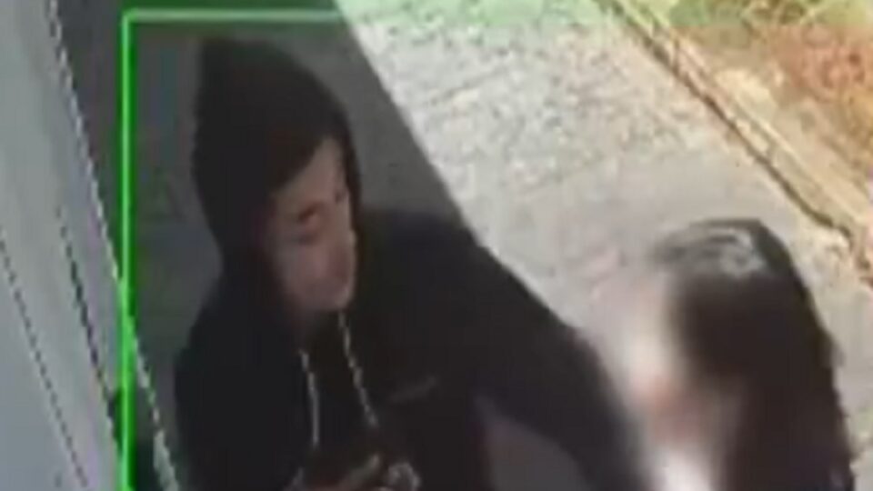 Morumbi: polícia procura homem que roubou celular de mulher. Imagem: Reprodução