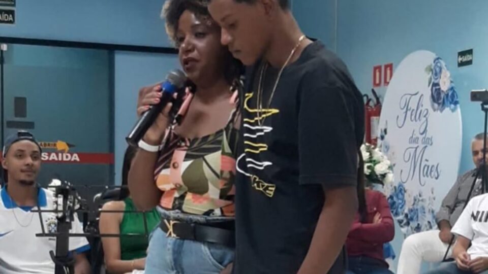 'Não culpo ninguém', diz mãe de Peterson, que morreu após assaltar delegado. Imagem: Instagram