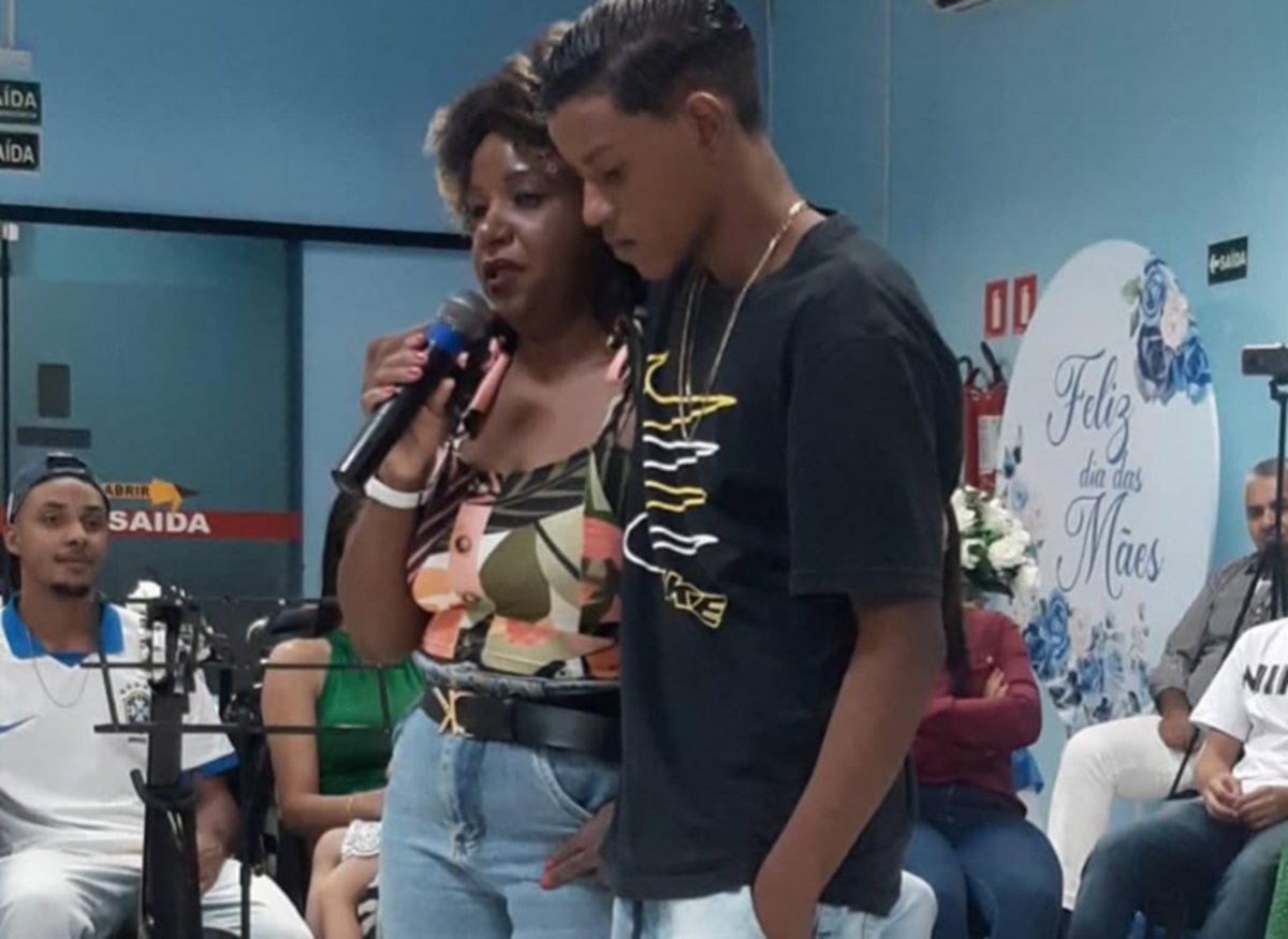 'Não culpo ninguém', diz mãe de Peterson, que morreu após assaltar delegado