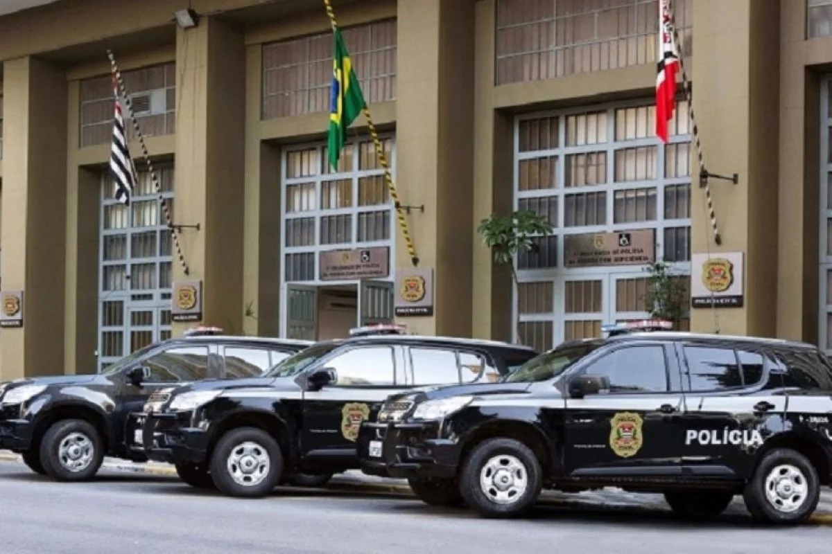 Policial assaltado dá 10 tiros e mata ladrão em SP