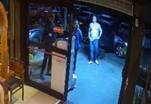 Perdeu a chave do carro no restaurante e bateu no garçom. Imagem: Reprodução Instagram