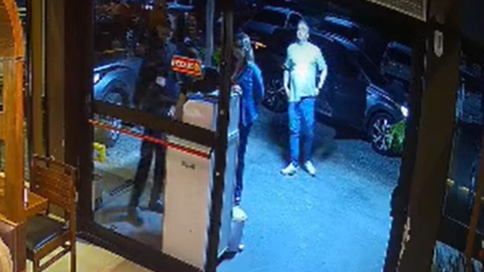 Perdeu a chave do carro no restaurante e bateu no garçom. Imagem: Reprodução Instagram