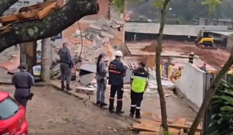 Desabamento de prédio deixa 20 desalojados. Imagem: Reprodução