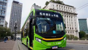 Crédito: SP anuncia R$ 3,6 bi para ônibus elétricos e saúde. Imagem: Prefeitura de SP