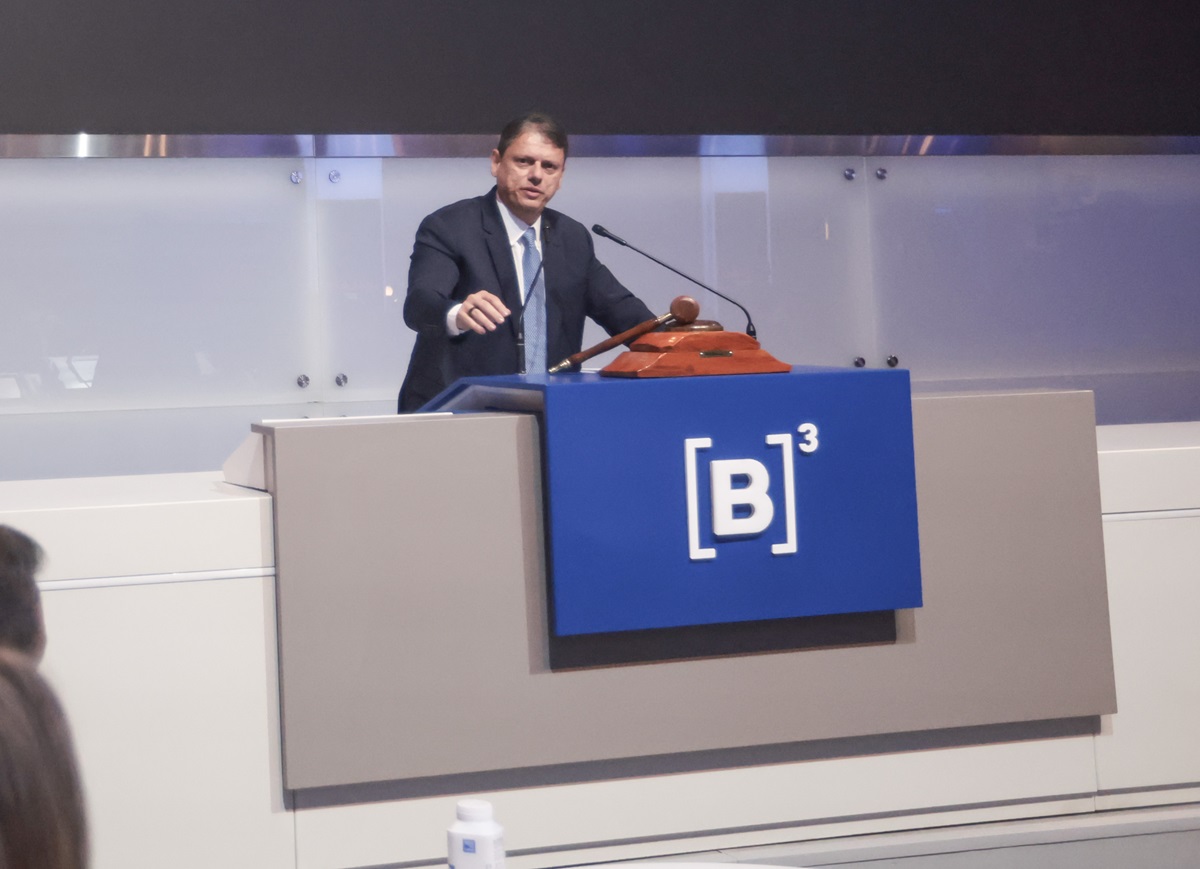 Tarcísio de Freitas, com 52%, venceria no 1º turno, diz Big Data