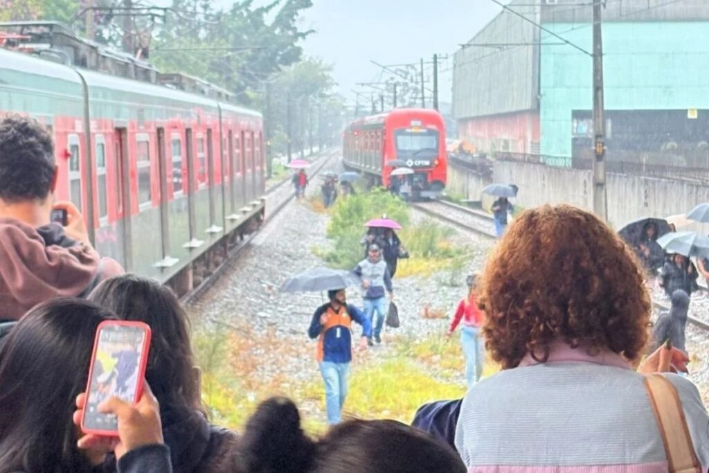 Linha retomada pela CPTM volta a dar problema em SP. Imagem: Reprodução Redes sociais