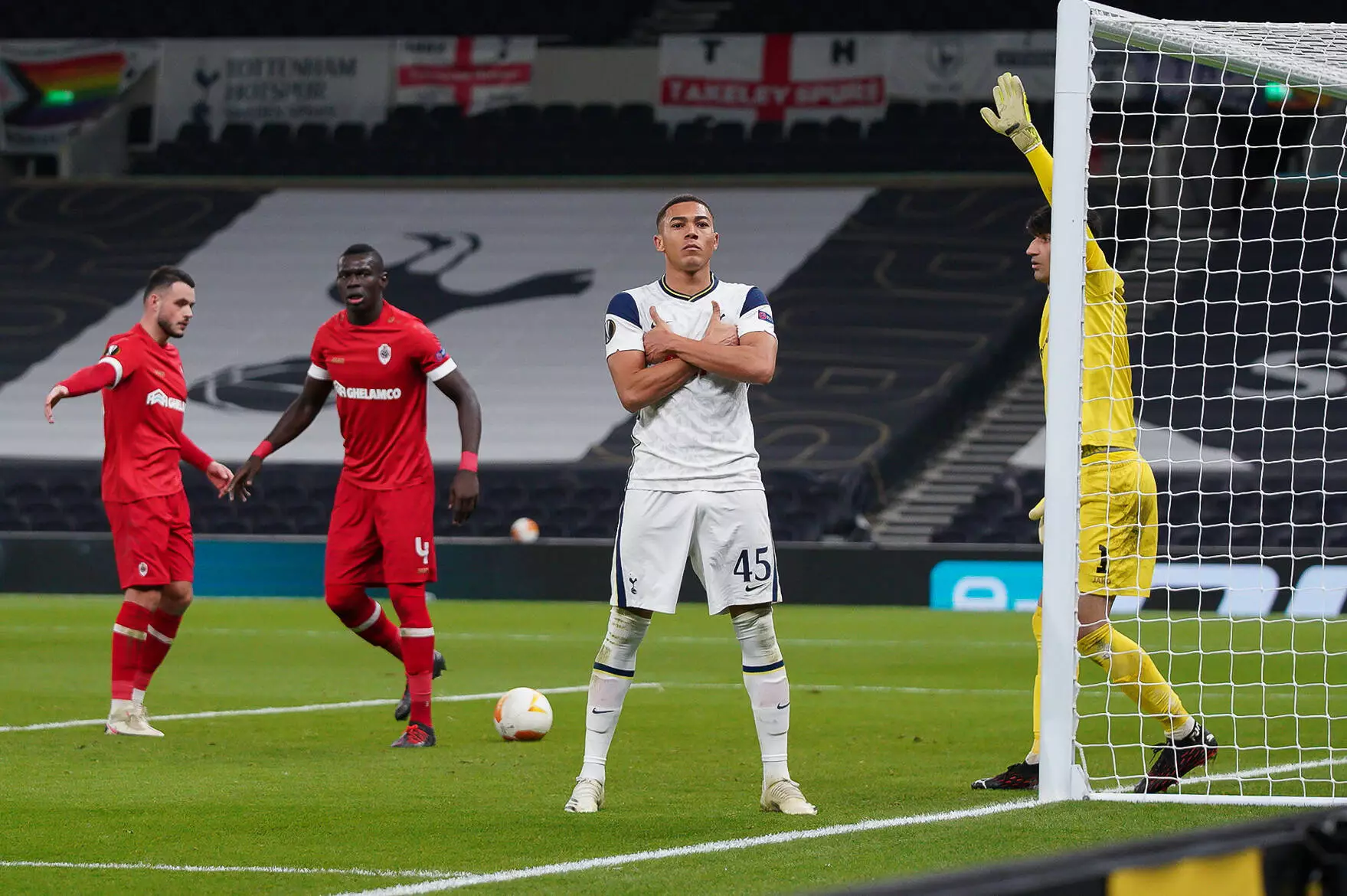 Brasileiro aparece no TOP-3 da artilharia da Europa League; saiba quem é