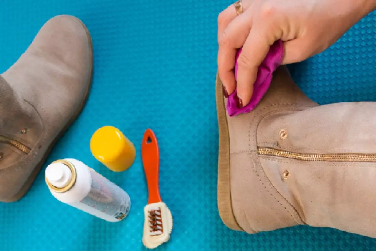 Como limpar bota: veja o que fazer para durar mais tempo