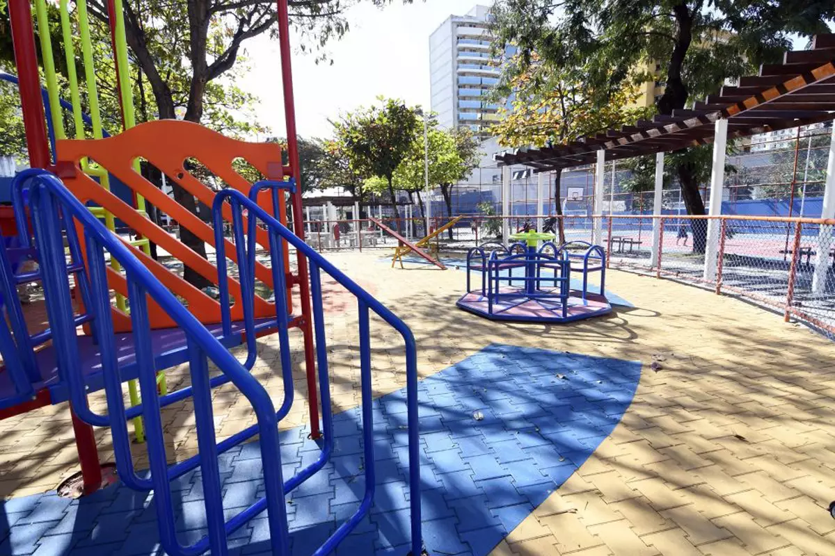 Reaberta em Nova Iguaçu da Praça do Skate: após reformas houve a abertura de novas atividades