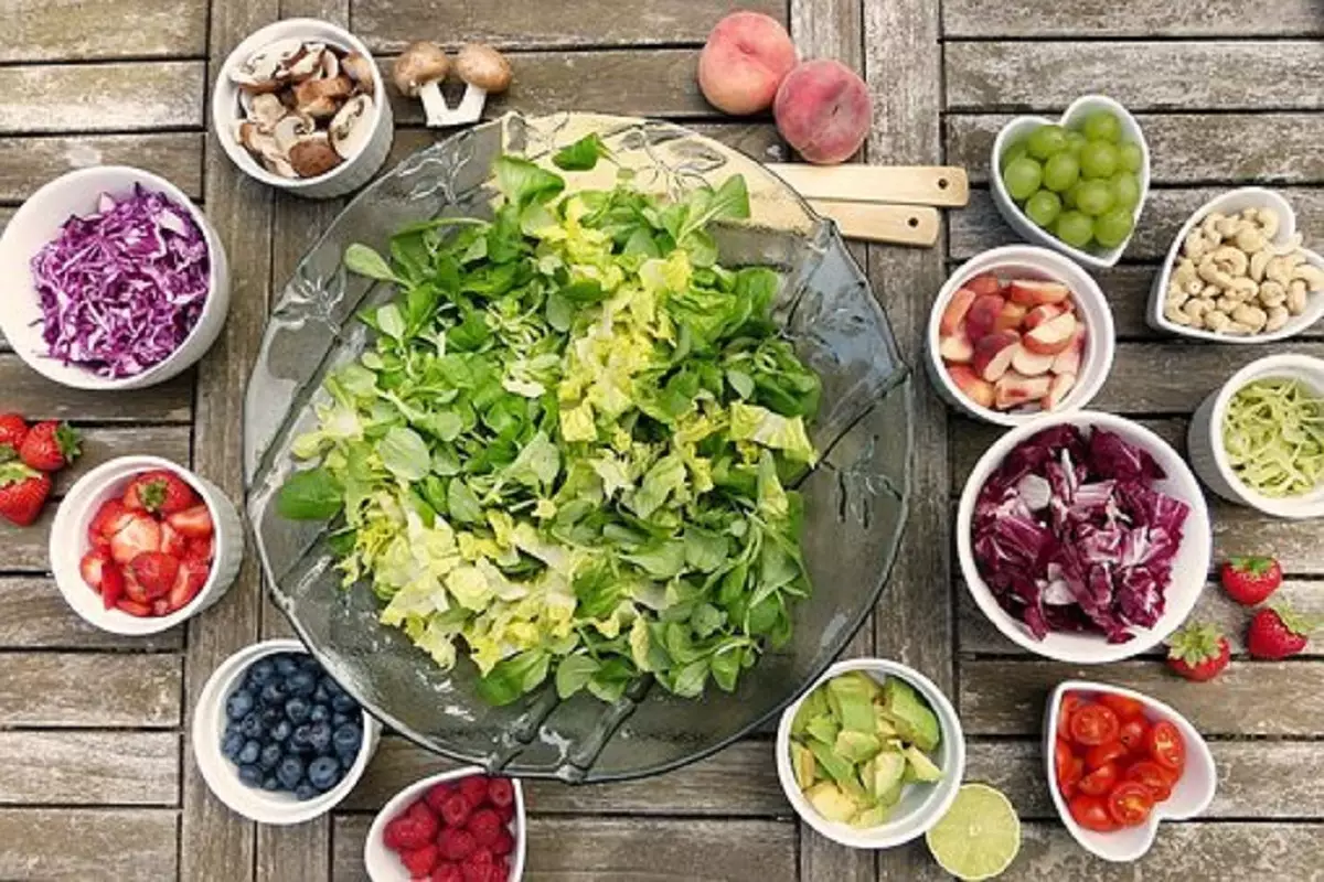 Plante e cultive suas próprias frutas em casa e faça delas uma deliciosa salada